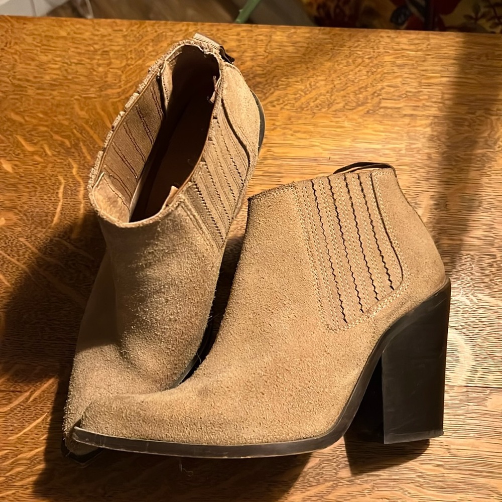 Jeffrey Campbell size 41 western camel ankle stacked heel pointy toe boot.